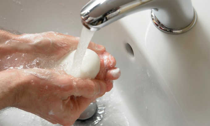 В список профилактических мер против герпеса входит частое мытьё рук