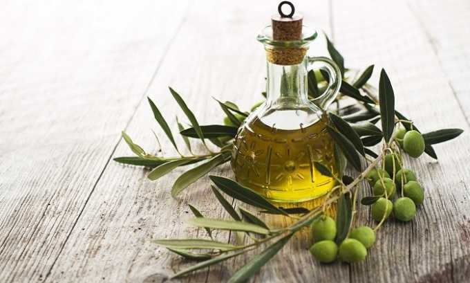 Для лечения герпеса можно приготовить мазь из чеснока и оливкового масла
