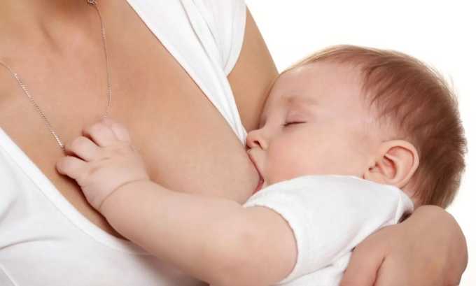 В период кормления грудью запрещается вакцинация