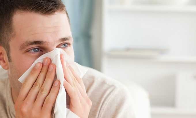 Также у больного может развиться кашель и насморк