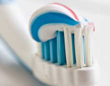 Помогает ли зубная паста от герпеса на губах