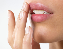 Причины возникновения и проявление герпеса внутри губы