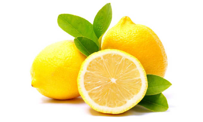 Бриллиантовую зелень можно оттереть кусочком лимона