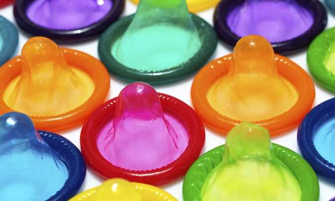 Для профилактики болезни нужно использовать презерватив во время любого из видов секса; лучше выбирать латексные изделия, они наиболее прочные и способны предотвратить заражение