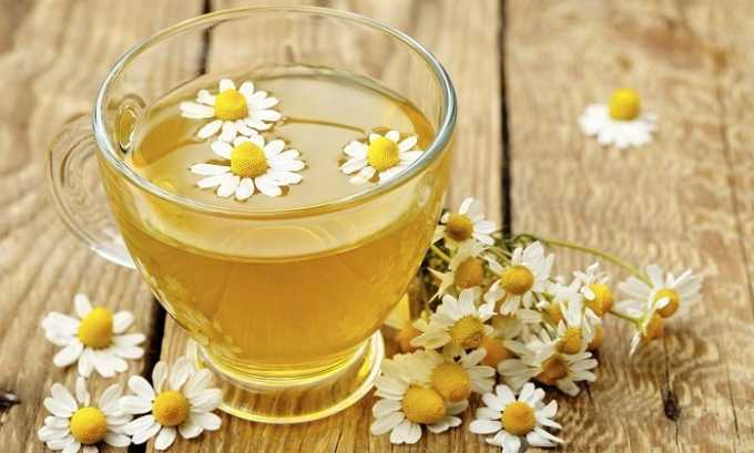 Цветки ромашки обладают антисептическим и иммуномодулирующим действием, поэтому чай из данной травы является хорошим противогерпетическим средством
