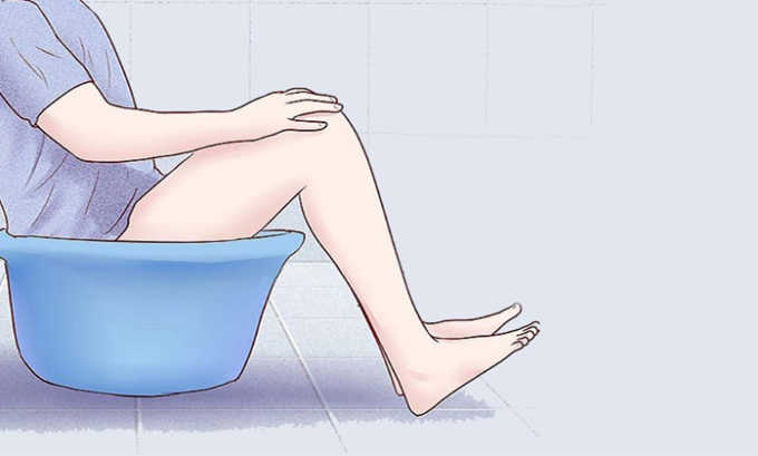 При половом герпесе у мужчин применяют cидячие ванночки с солевым раствором