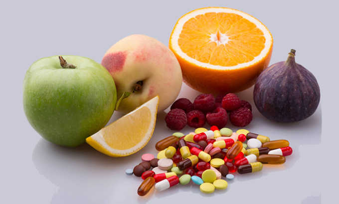 Чтобы восстановить иммунную систему, необходимо правильно питаться, принимать витаминные комплексы по назначению врача