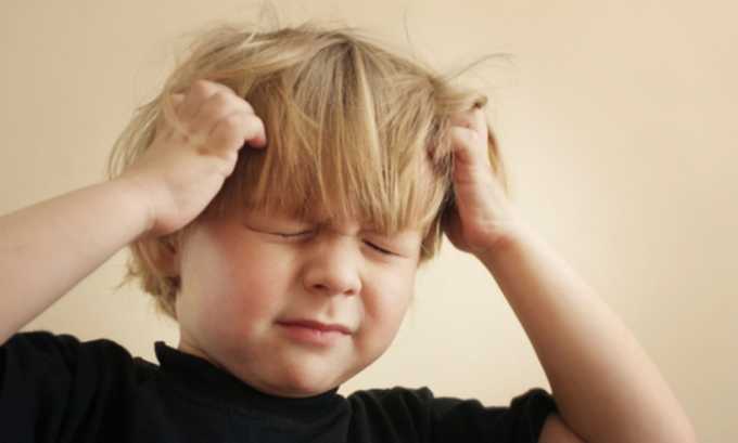 У ребенка голова болит только во время повышения температуры тела при поражении сыпью кожи и слизистых оболочек