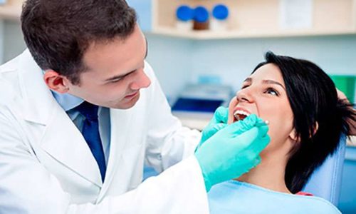 Диагностику и лечение острого герпетического стоматита у детей и взрослых осуществляют стоматологи