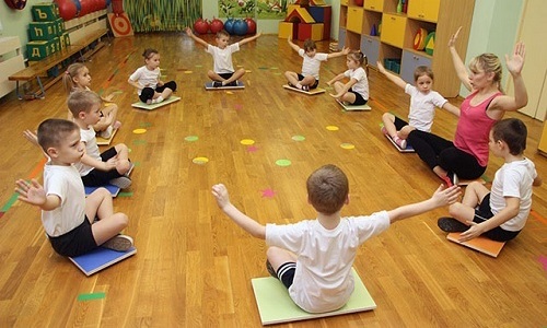Все занятия, включая физкультурные, проводятся в помещении группы или классной комнаты